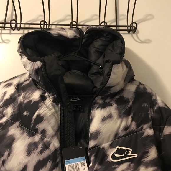 Brand New Nike Snow Jacket 🥶❄️ - Picture 2 of 5